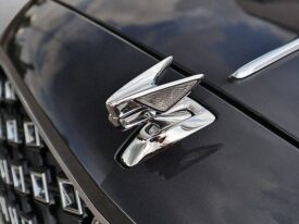 Bentley Flying Spur 2025 AWD V8 HYBRID REAR SEAT ENTERTAINMENT