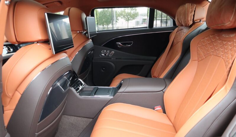 
								Bentley Flying Spur 2025 AWD V8 HYBRID REAR SEAT ENTERTAINMENT full									