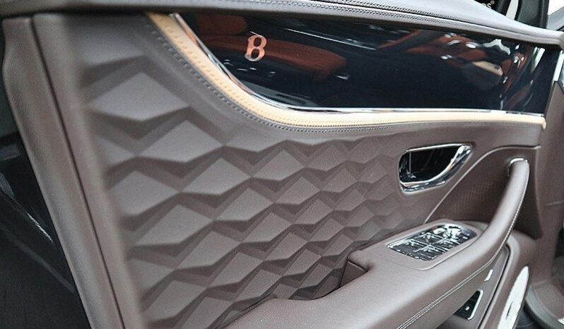 
								Bentley Flying Spur 2025 AWD V8 HYBRID REAR SEAT ENTERTAINMENT full									