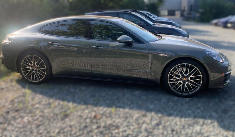 
								Porsche Panamera 4 Hybrid full									
