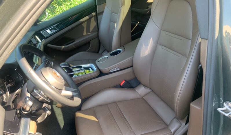 
								Porsche Panamera 4 Hybrid full									