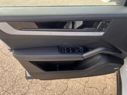 
										Porsche Cayenne COUPE e-Hybrid full									